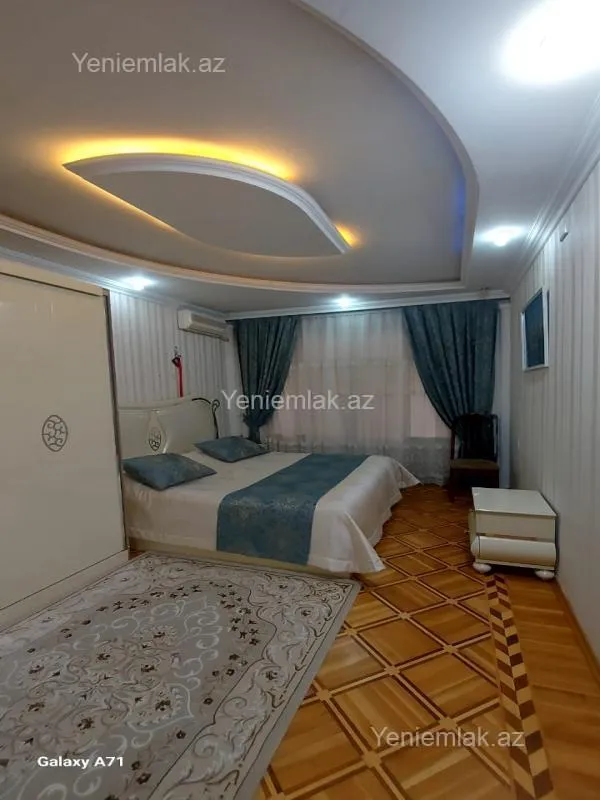 Satılır 5 otaqlı köhnə tikili 130 m²