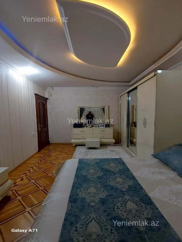 Satılır 5 otaqlı köhnə tikili 130 m²