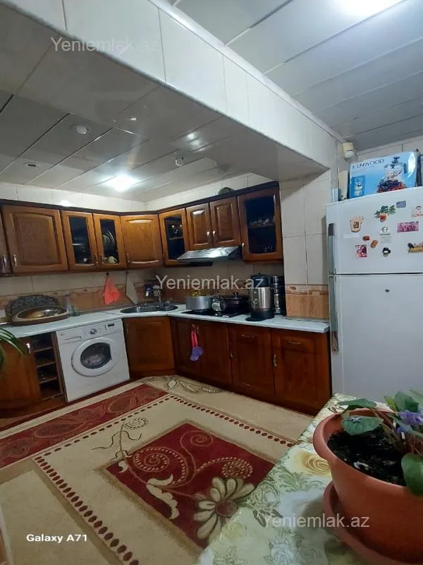 Satılır 5 otaqlı köhnə tikili 130 m²