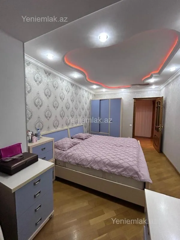 Satılır 5 otaqlı köhnə tikili 130 m²