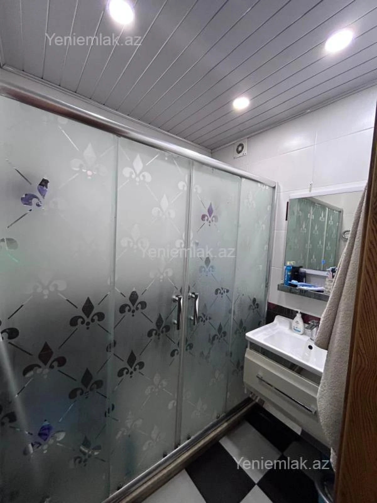 Satılır 5 otaqlı köhnə tikili 130 m²