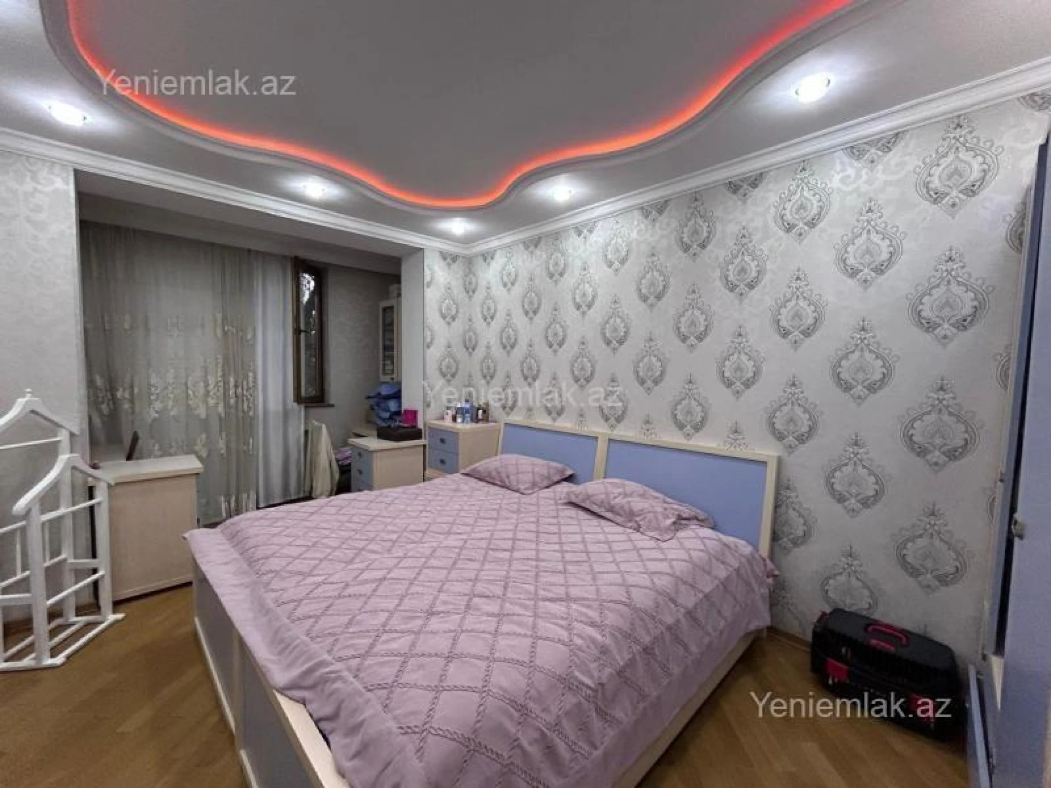 Satılır 5 otaqlı köhnə tikili 130 m²