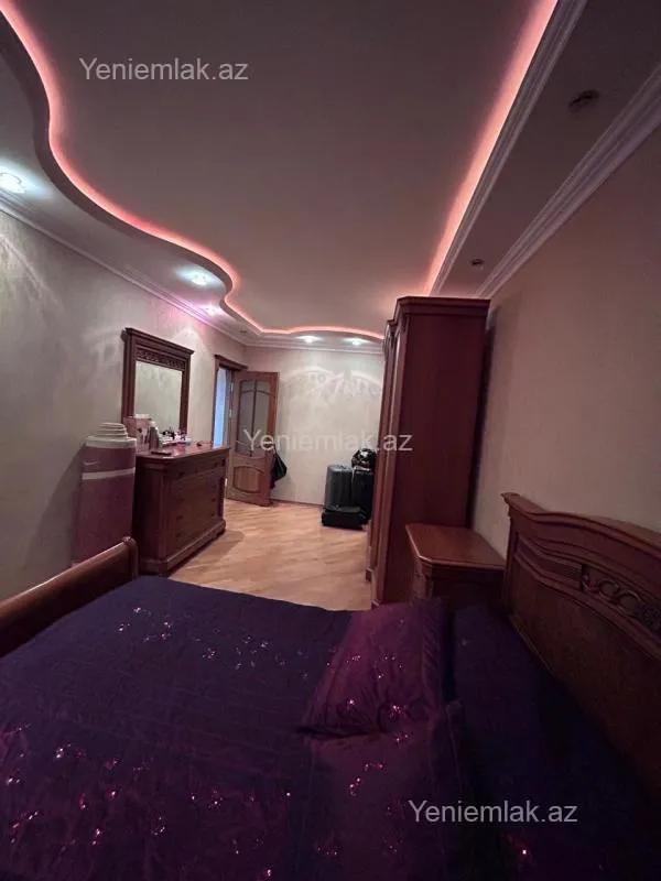 Satılır 5 otaqlı köhnə tikili 130 m²