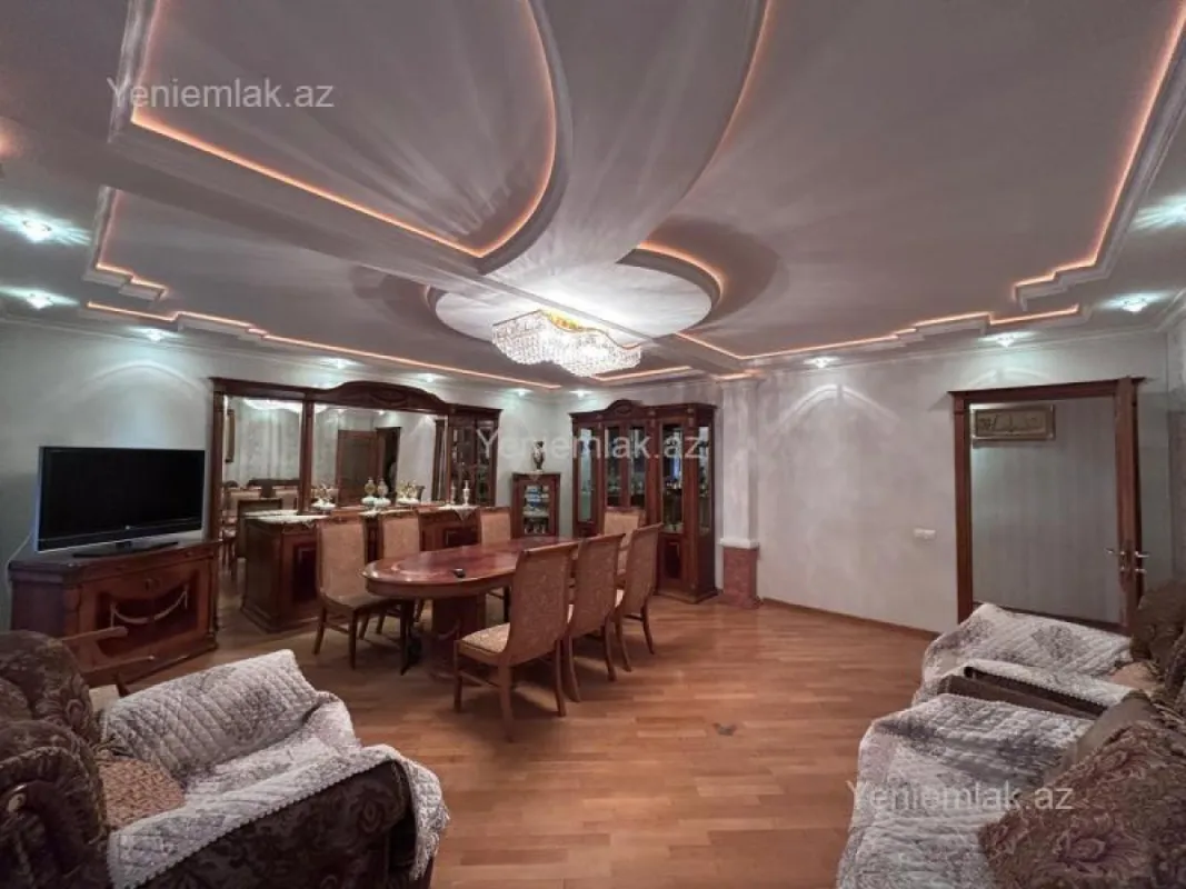 Satılır 5 otaqlı köhnə tikili 130 m²