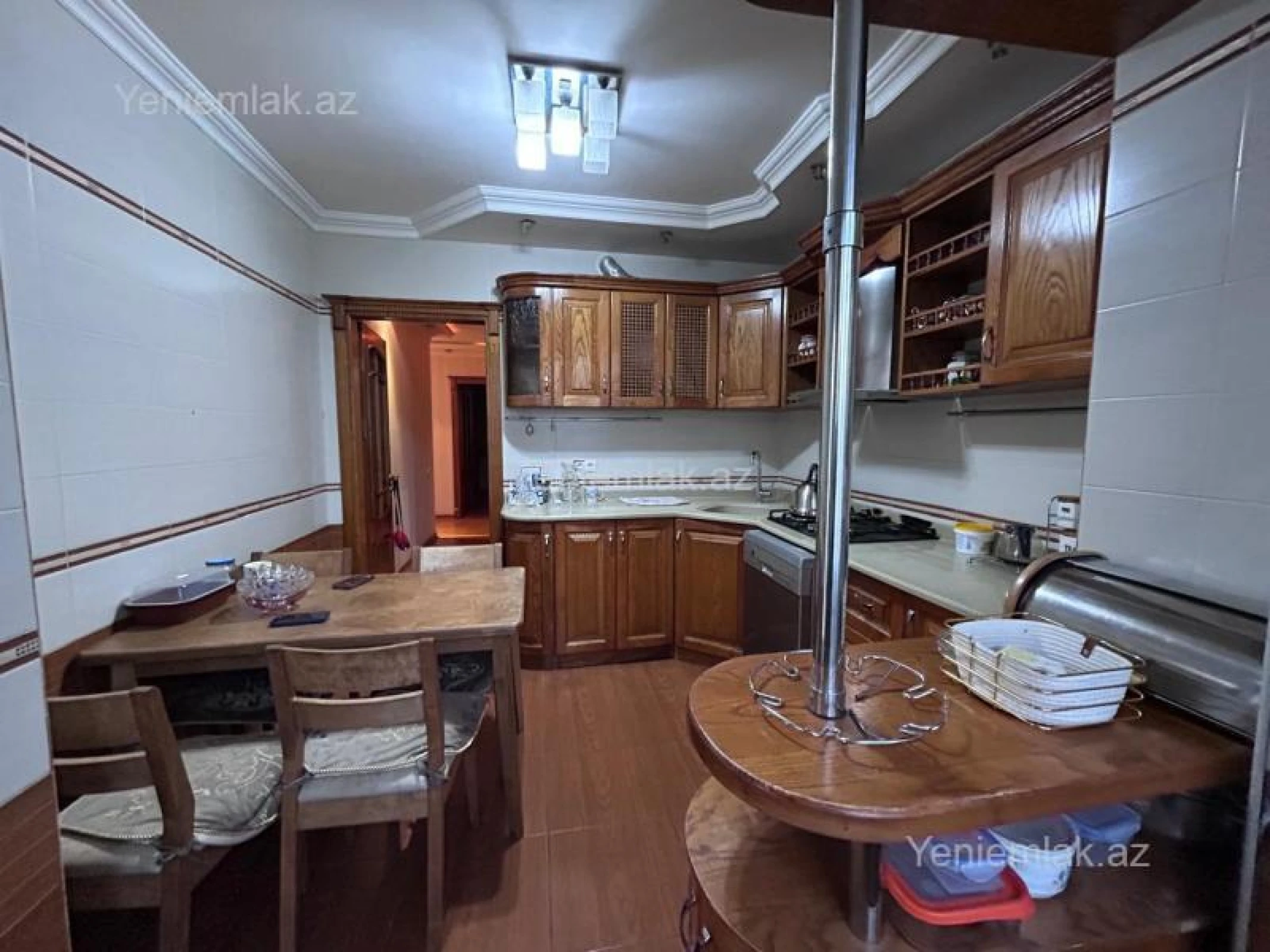 Satılır 5 otaqlı köhnə tikili 130 m²