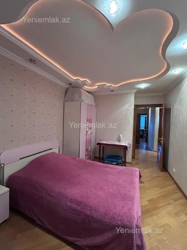 Satılır 5 otaqlı köhnə tikili 130 m²