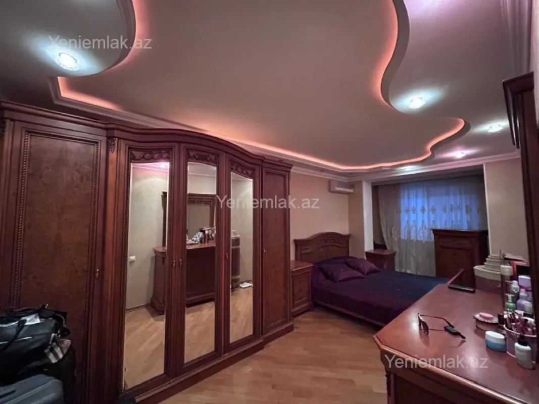 Satılır 5 otaqlı köhnə tikili 130 m²