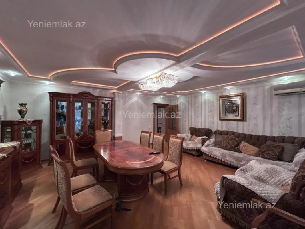 Satılır 5 otaqlı köhnə tikili 130 m²