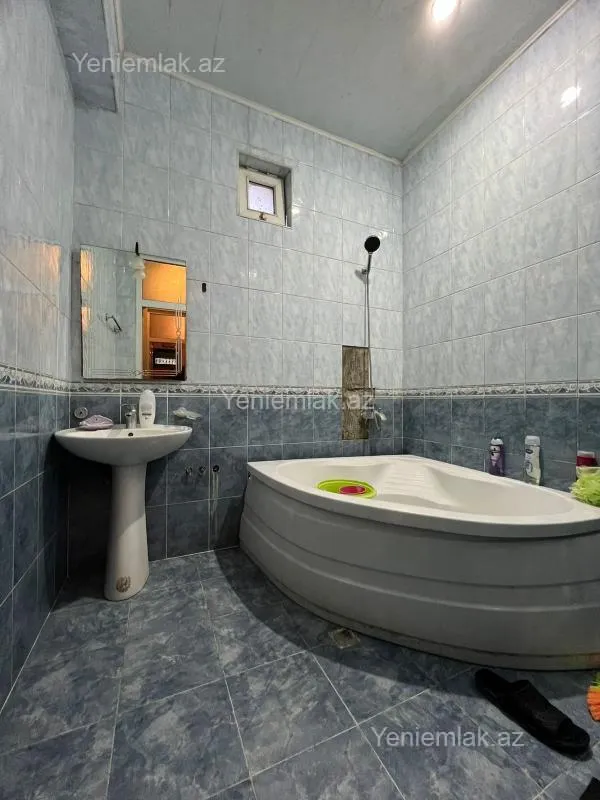 Satılır 6 otaqlı həyət evi 220 m²