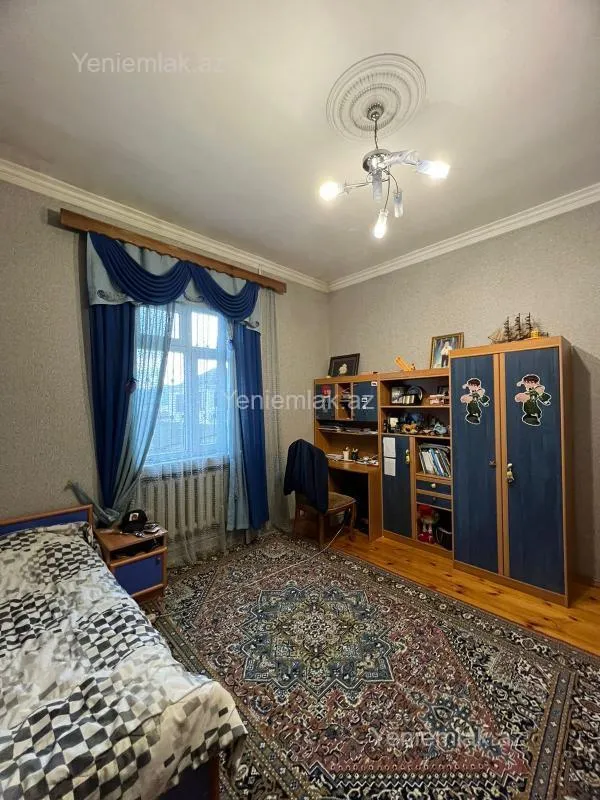 Satılır 6 otaqlı həyət evi 220 m²