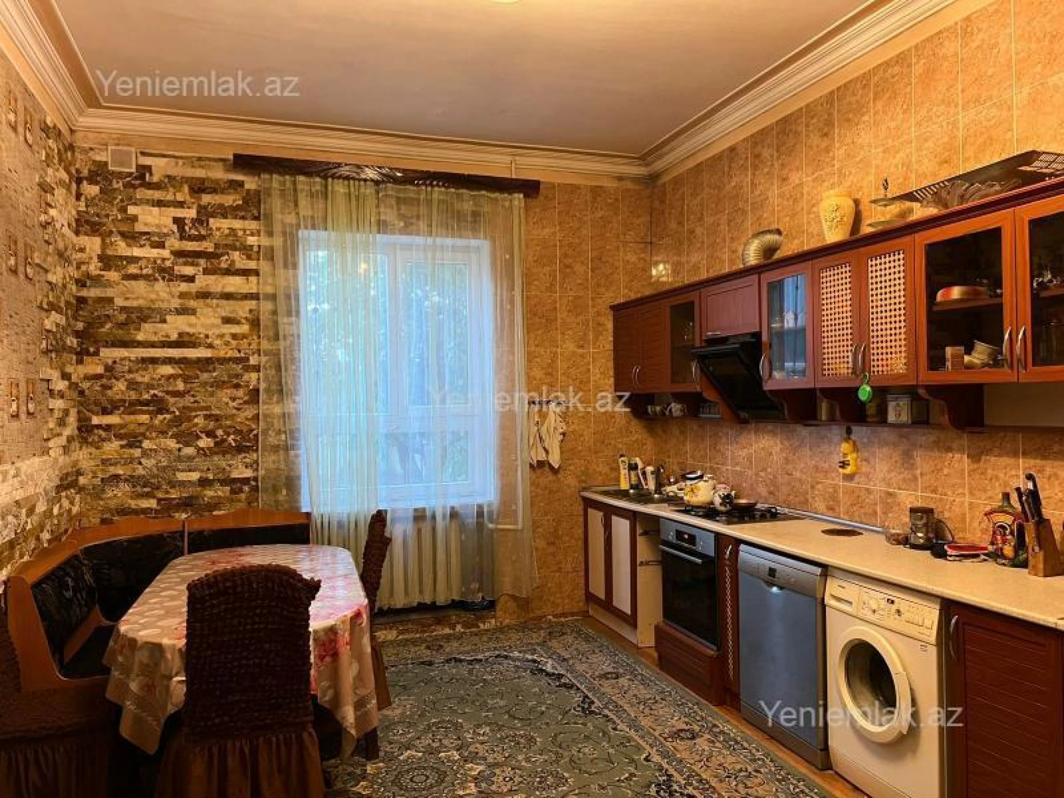Satılır 6 otaqlı həyət evi 220 m²