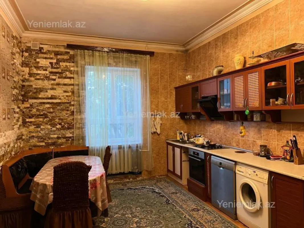 Satılır 6 otaqlı həyət evi 220 m²