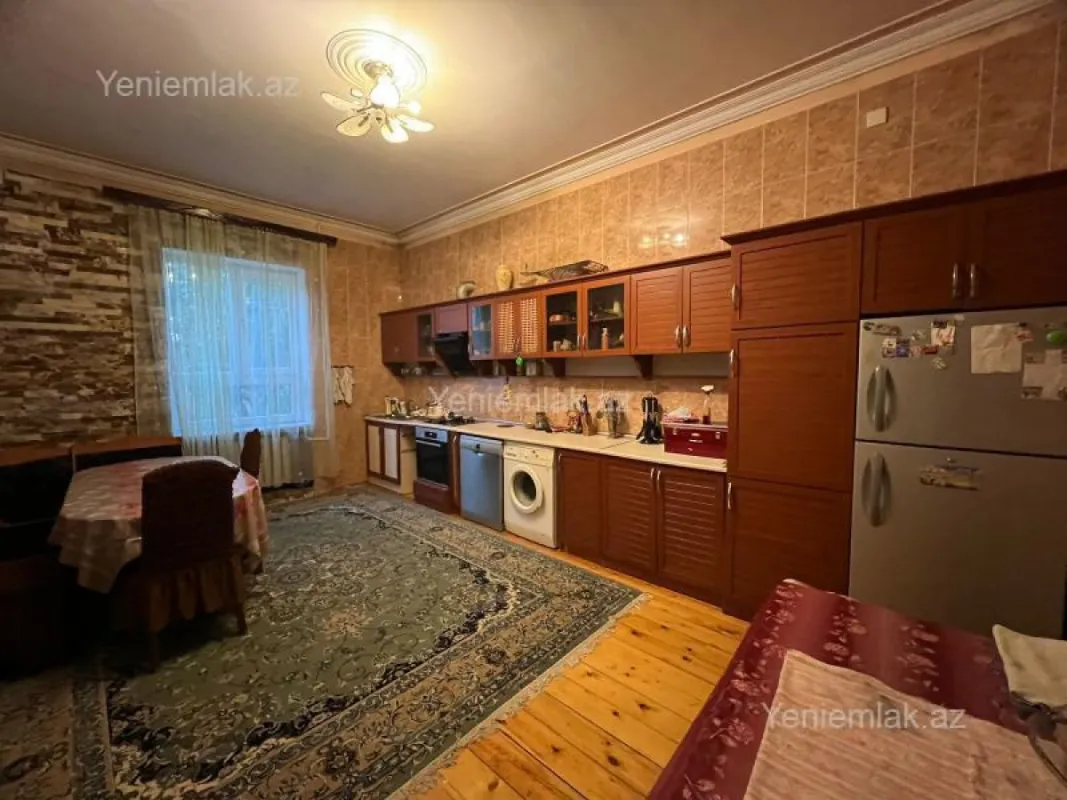 Satılır 6 otaqlı həyət evi 220 m²