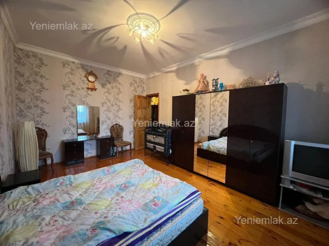 Satılır 6 otaqlı həyət evi 220 m²