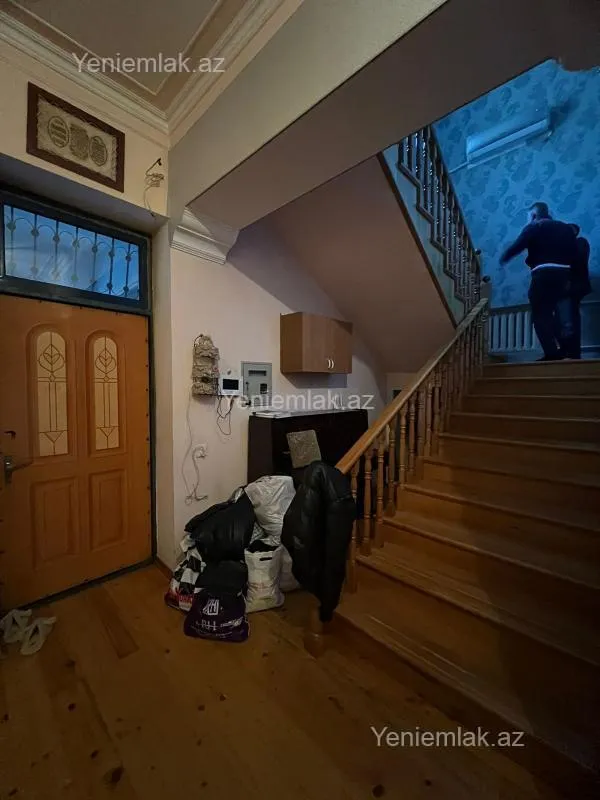 Satılır 6 otaqlı həyət evi 220 m²