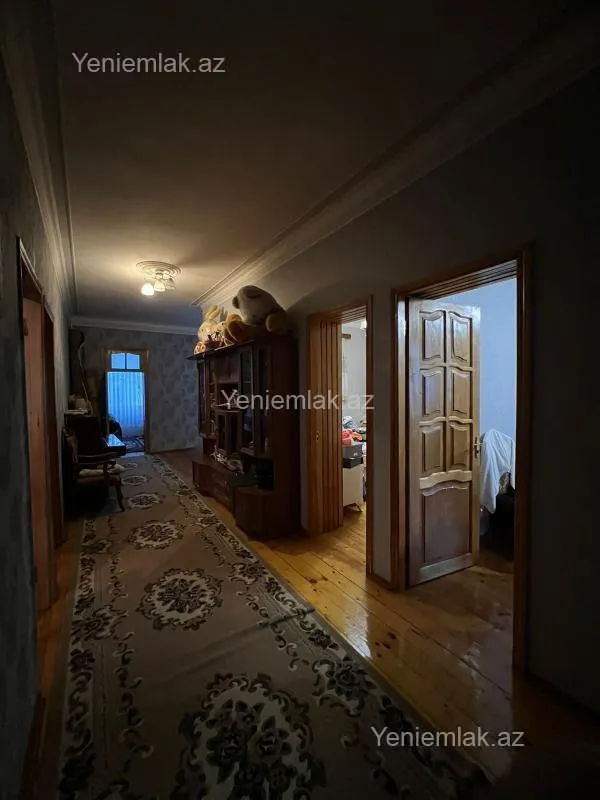 Satılır 6 otaqlı həyət evi 220 m²
