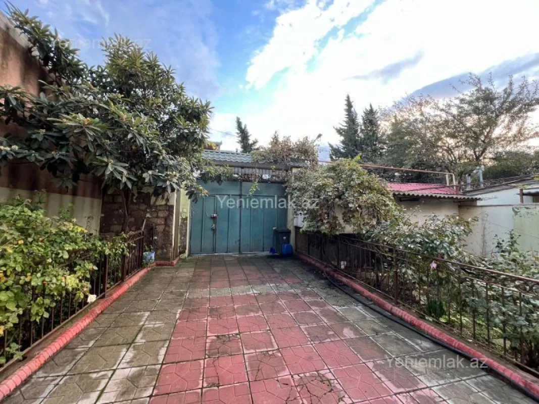 Satılır 6 otaqlı həyət evi 220 m²