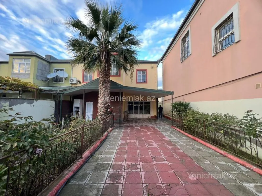 Satılır 6 otaqlı həyət evi 220 m²