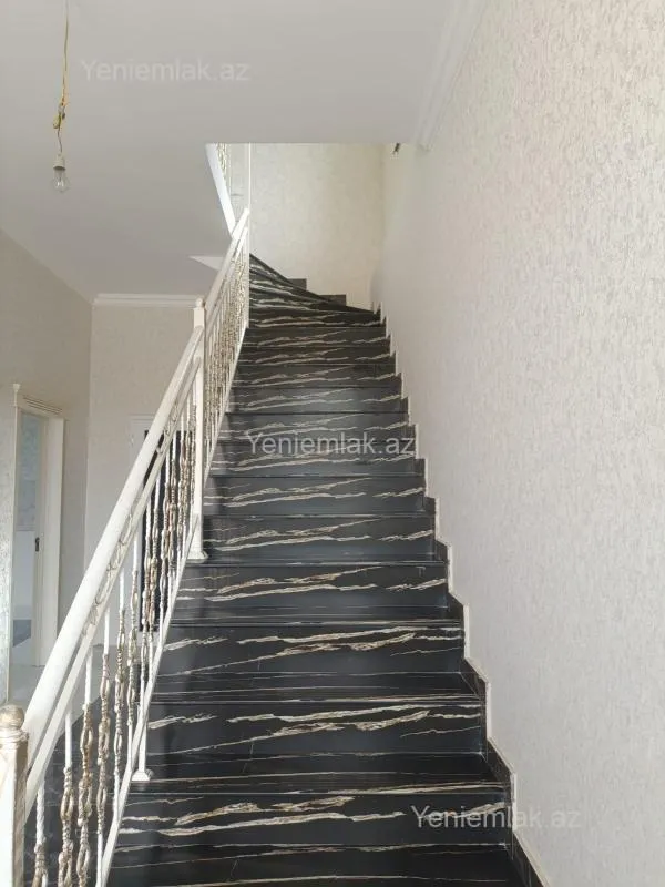 Satılır 4 otaqlı həyət evi 160 m²