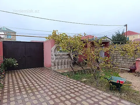 Satılır 8 otaqlı həyət evi 240 m²