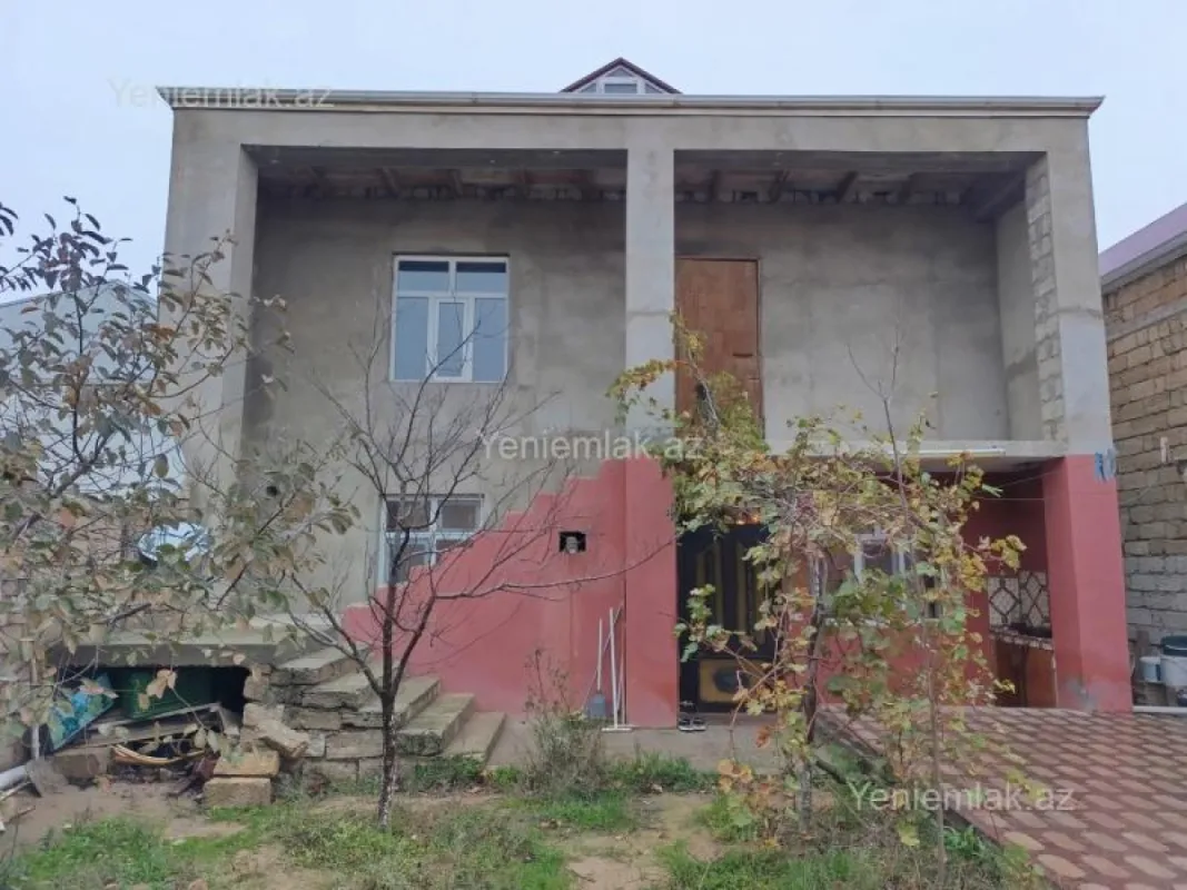 Satılır 8 otaqlı həyət evi 240 m²