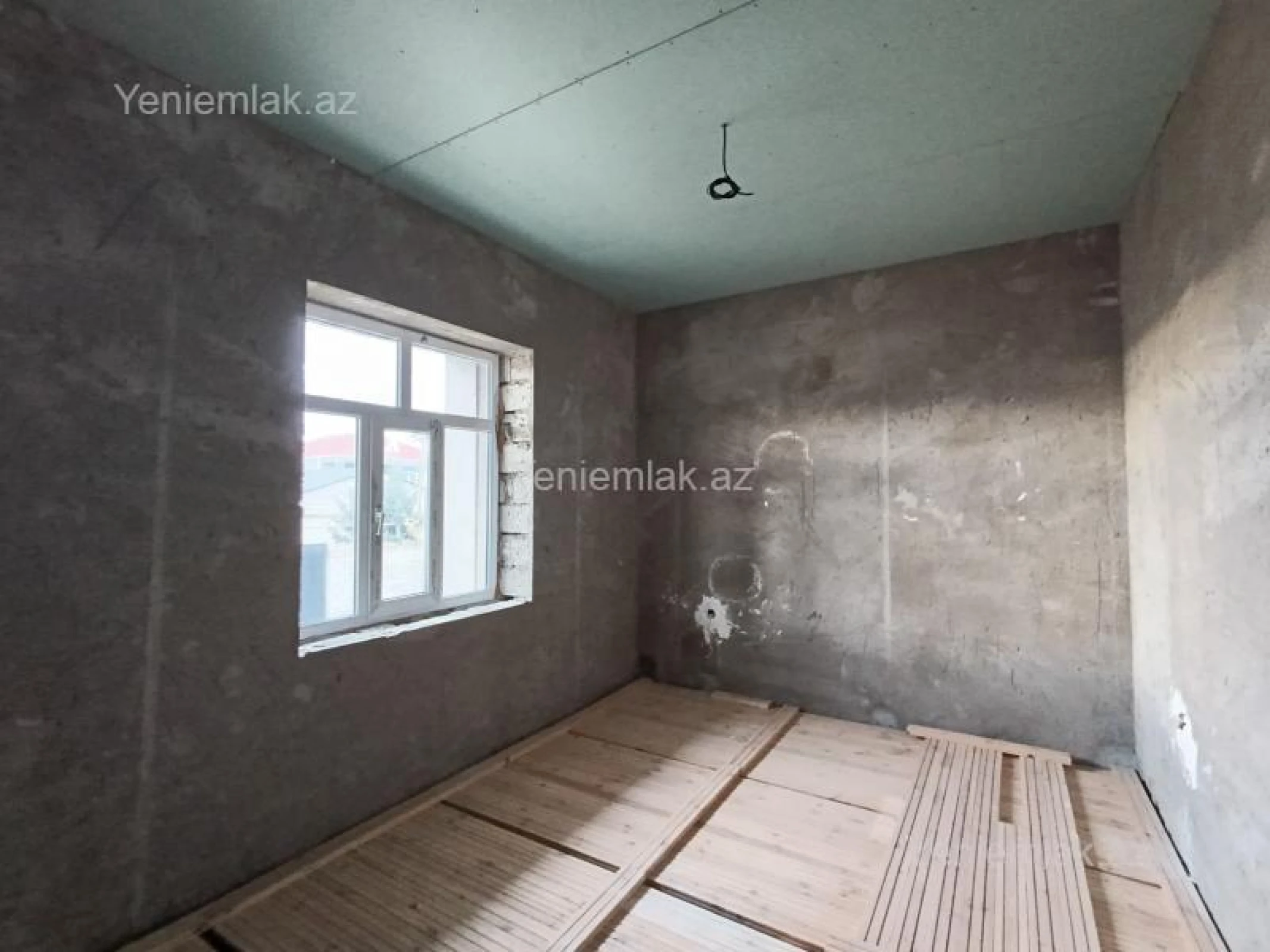 Satılır 8 otaqlı həyət evi 240 m²