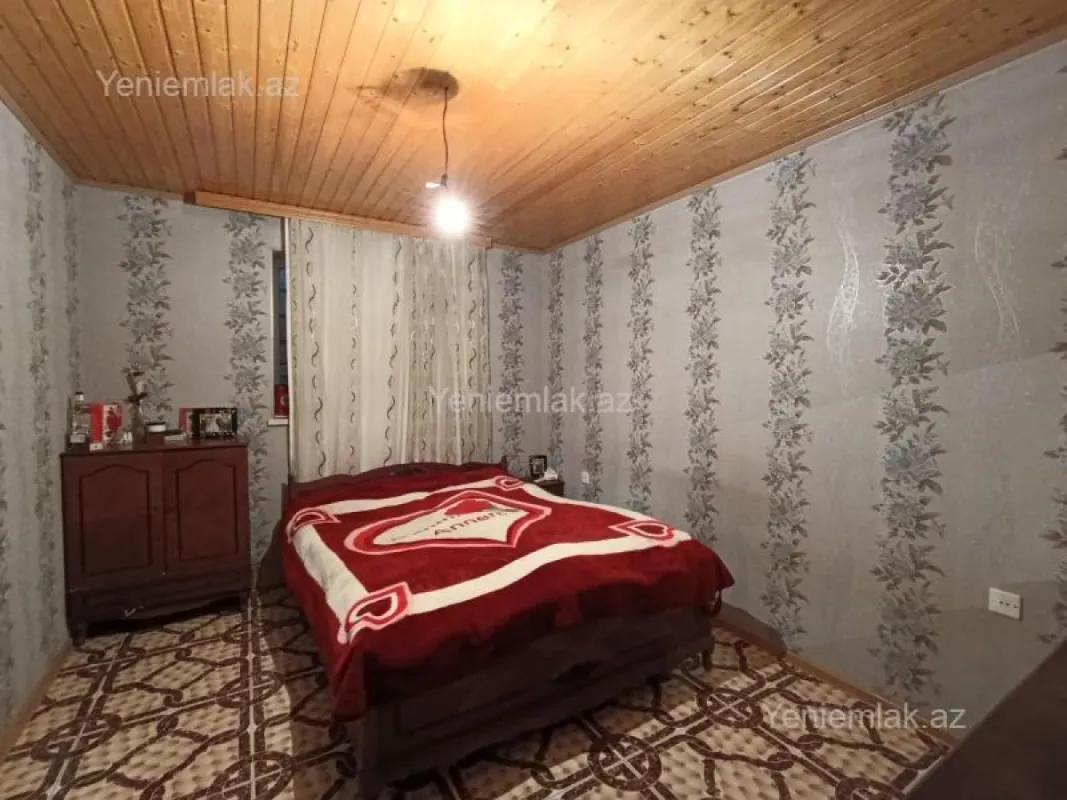 Satılır 8 otaqlı həyət evi 240 m²