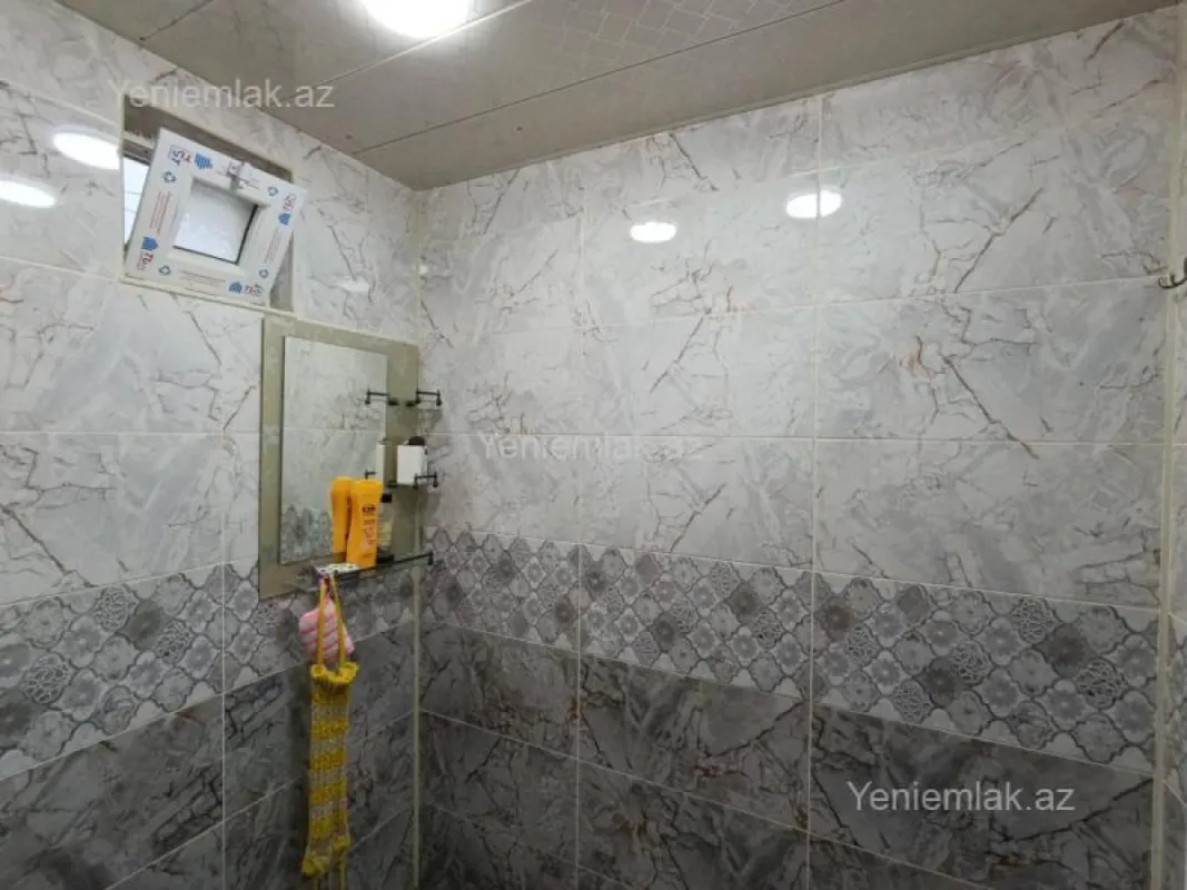 Satılır 8 otaqlı həyət evi 240 m²