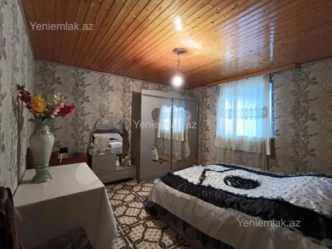 Satılır 8 otaqlı həyət evi 240 m²