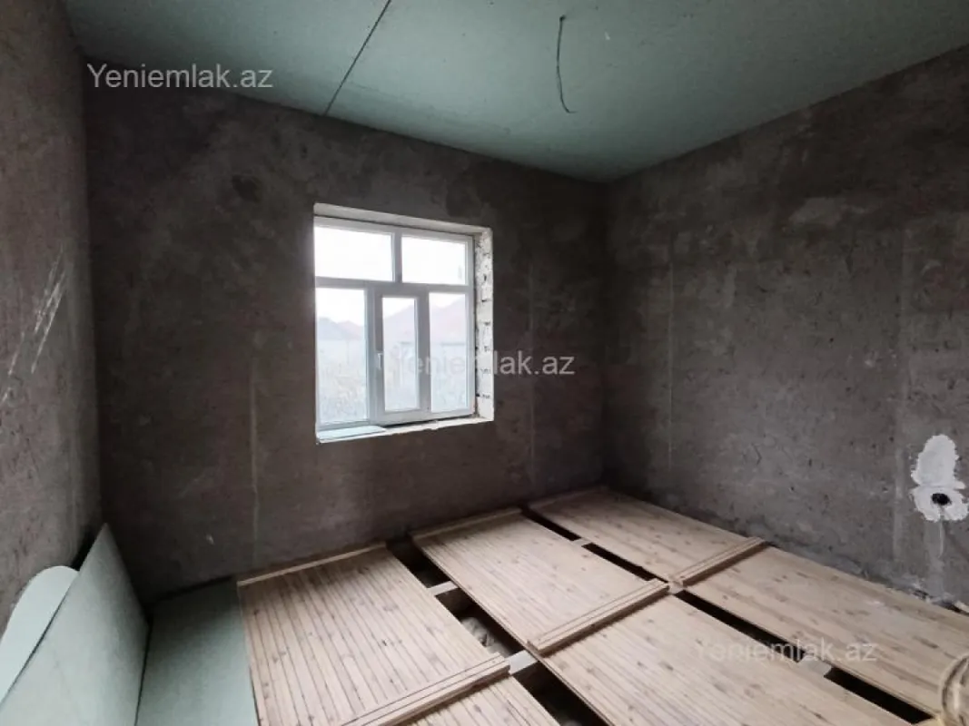 Satılır 8 otaqlı həyət evi 240 m²