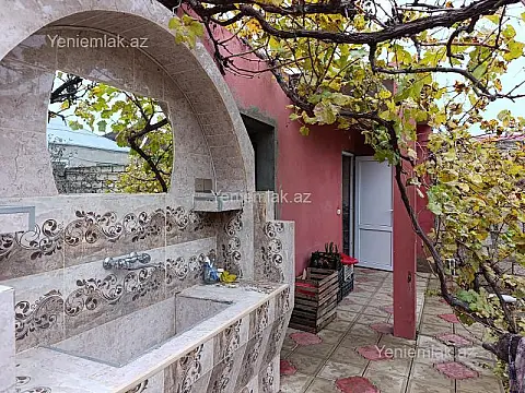 Satılır 8 otaqlı həyət evi 240 m²