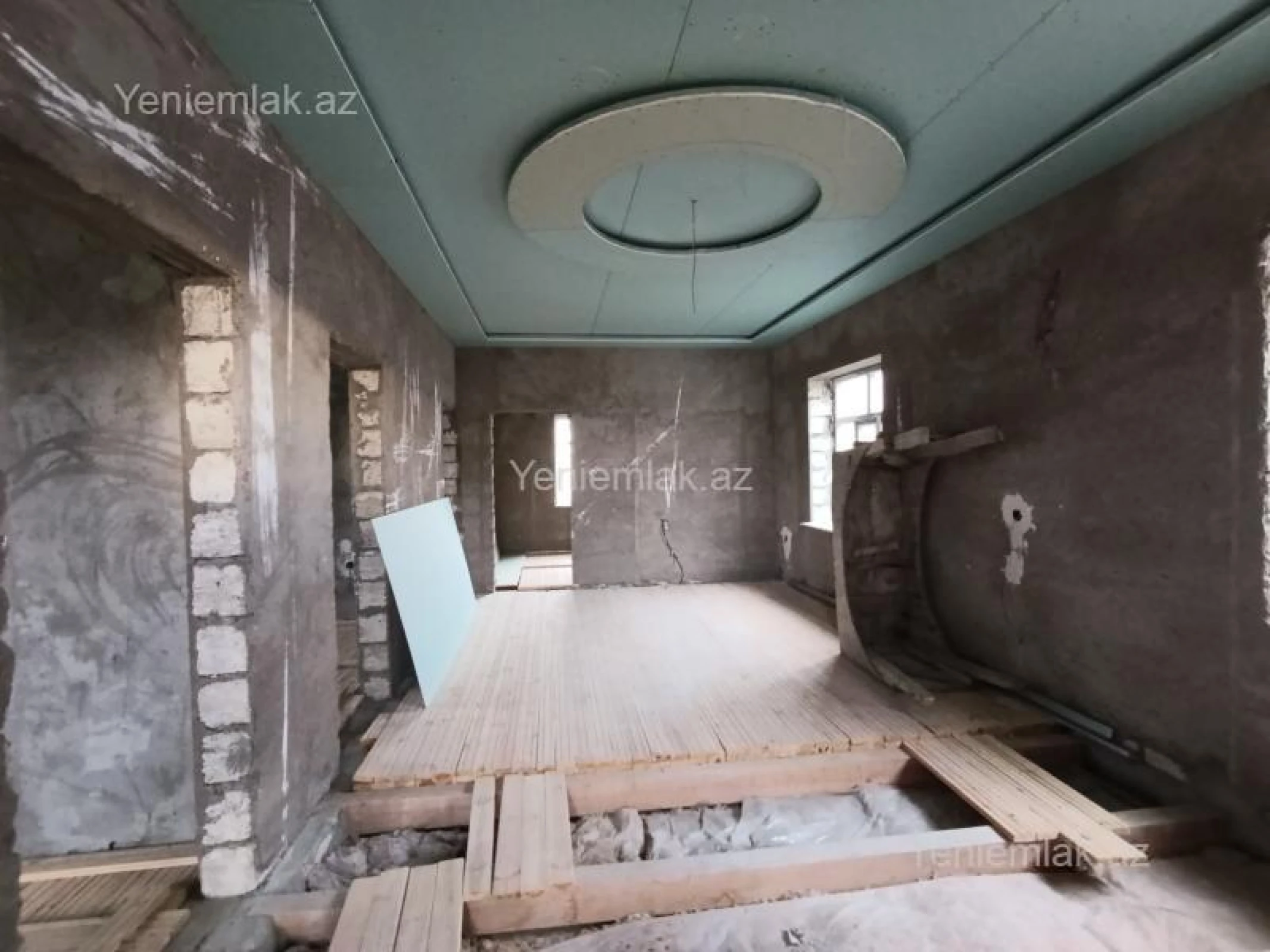 Satılır 8 otaqlı həyət evi 240 m²