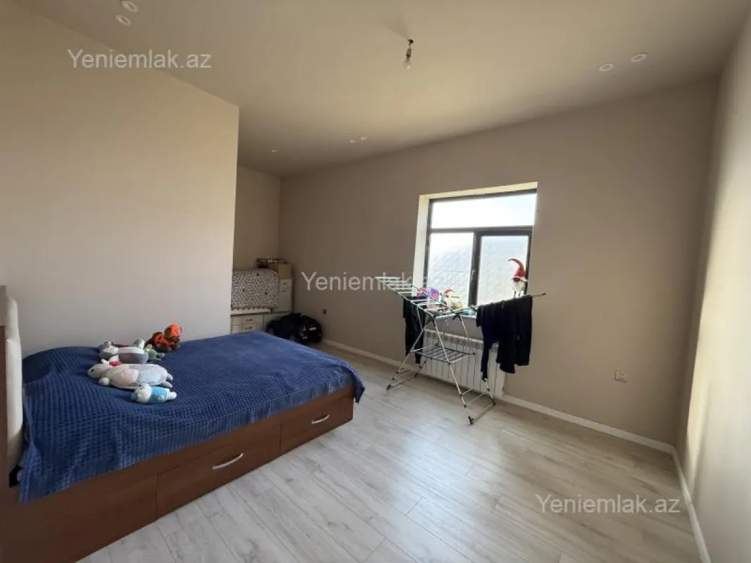 Satılır 4 otaqlı həyət evi 250 m²