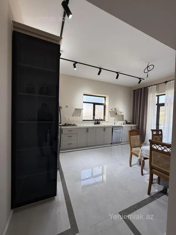 Satılır 4 otaqlı həyət evi 250 m²