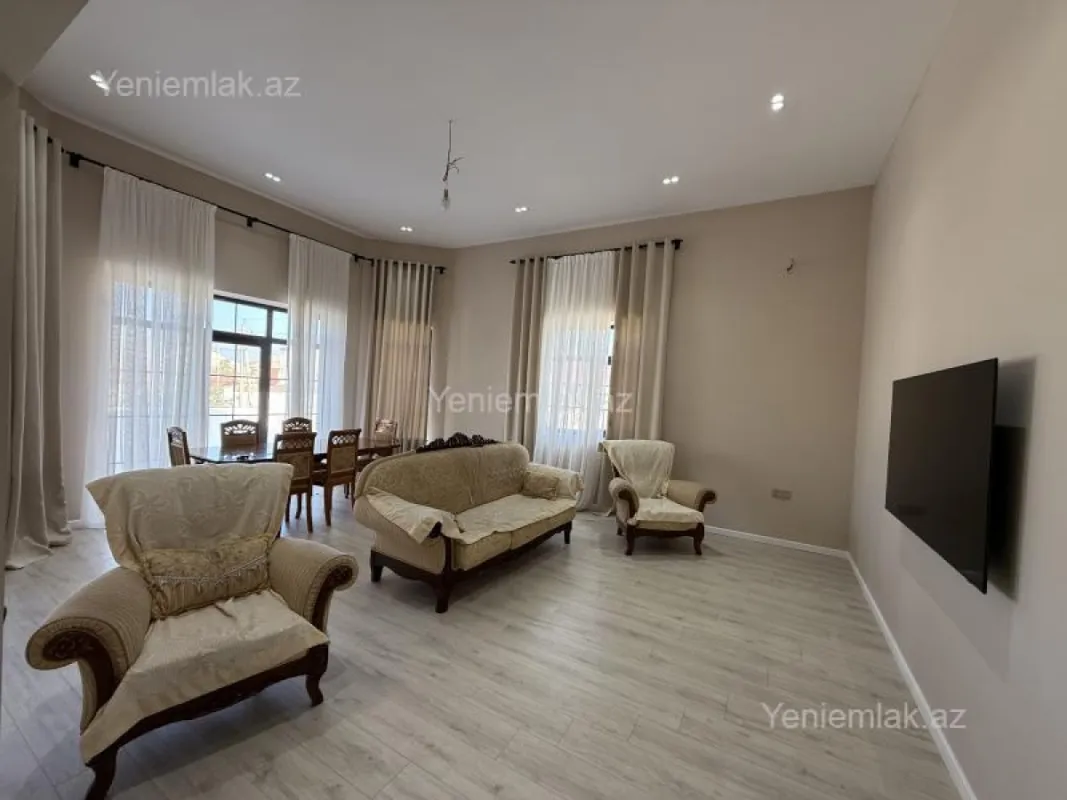 Satılır 4 otaqlı həyət evi 250 m²