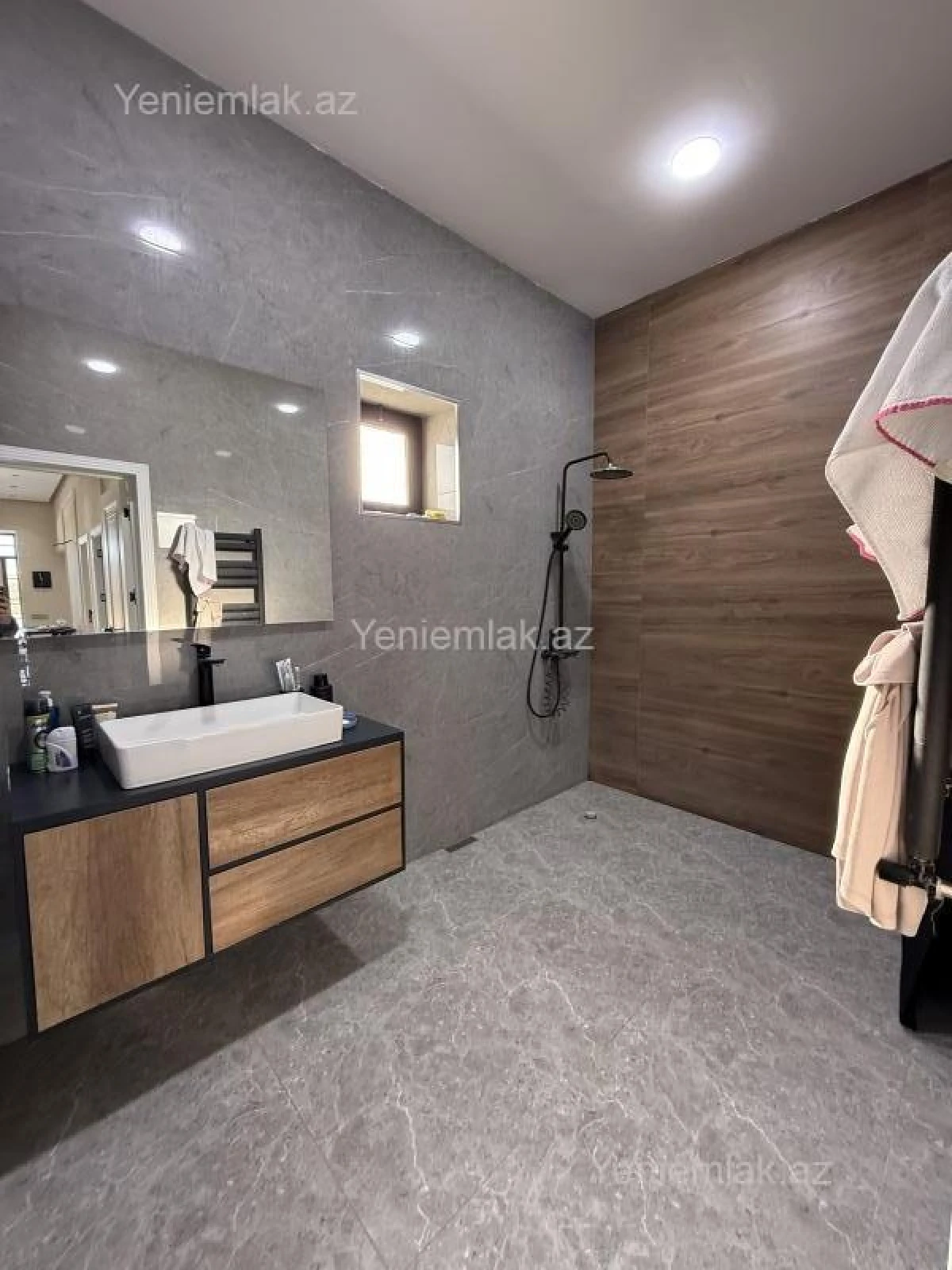 Satılır 4 otaqlı həyət evi 250 m²