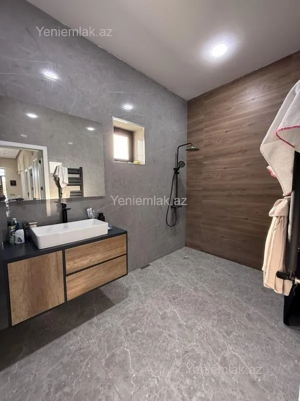Satılır 4 otaqlı həyət evi 250 m²