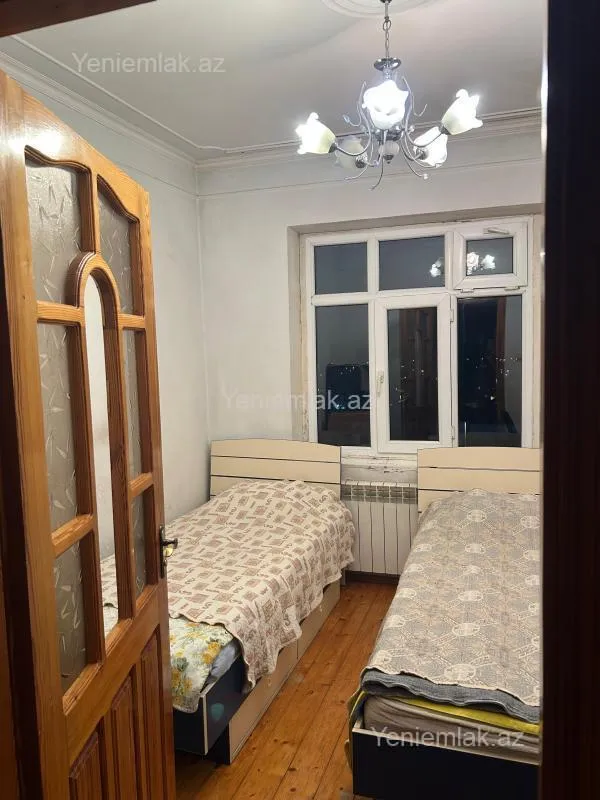 Satılır 3 otaqlı köhnə tikili 75 m²