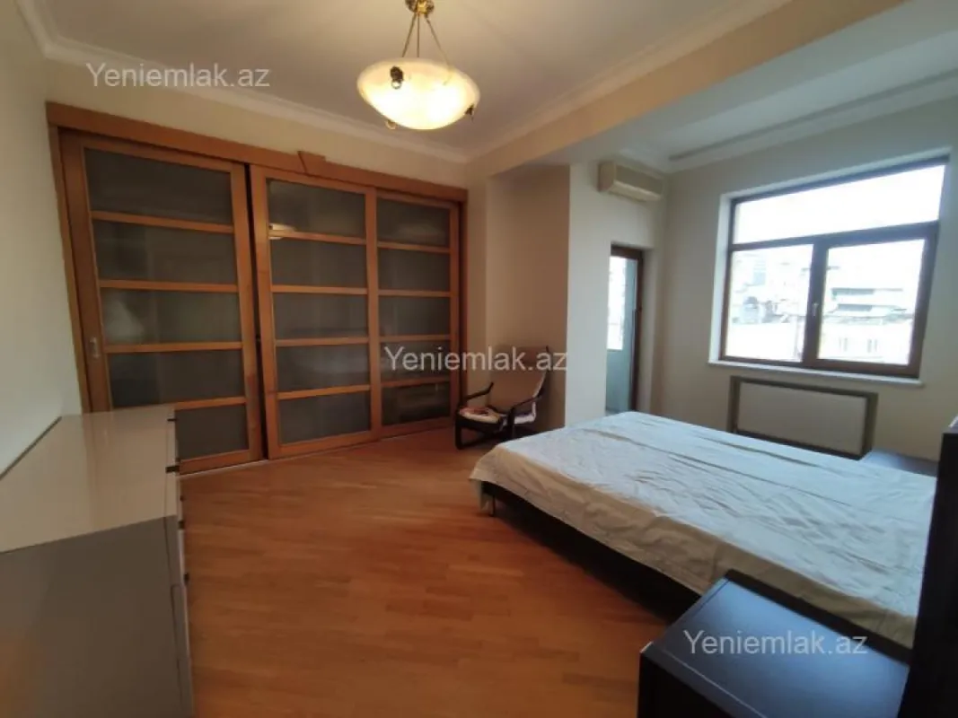 Satılır 4 otaqlı yeni tikili 153 m²