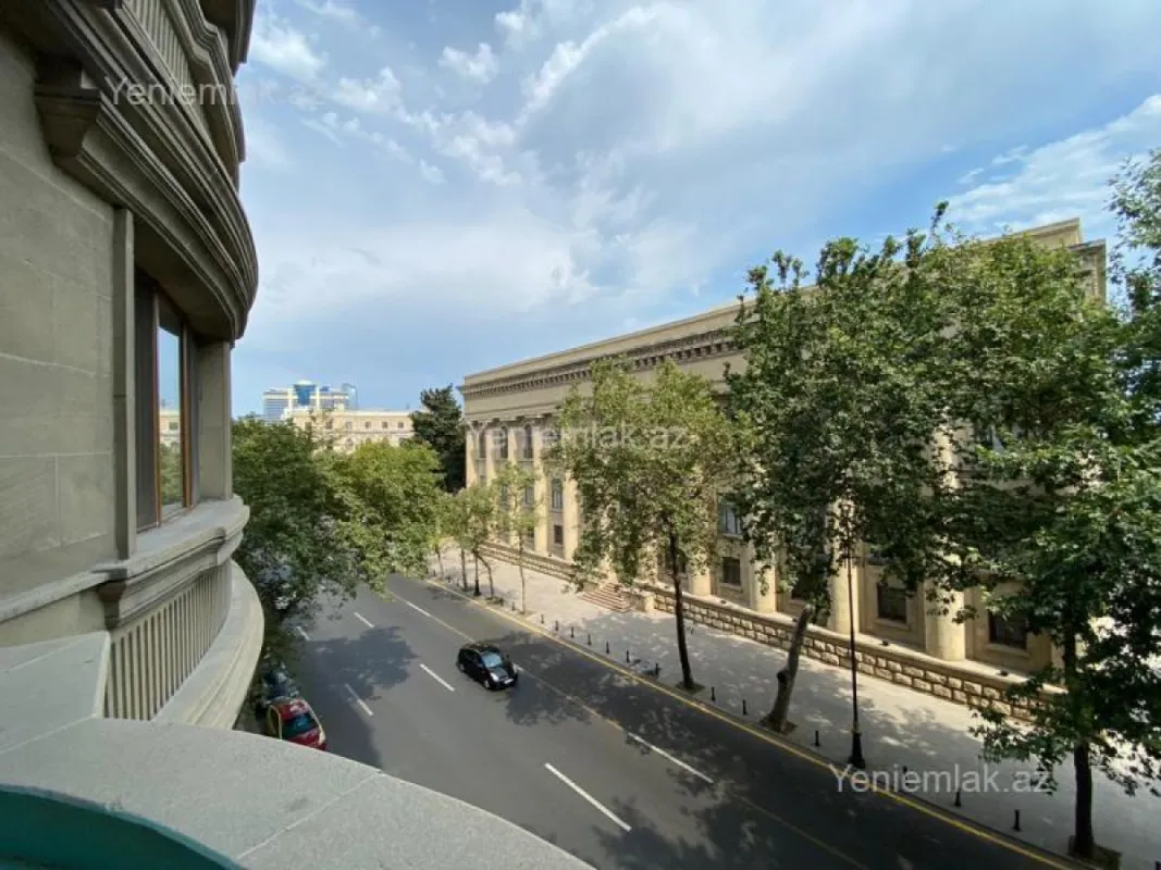 Satılır 4 otaqlı yeni tikili 153 m²