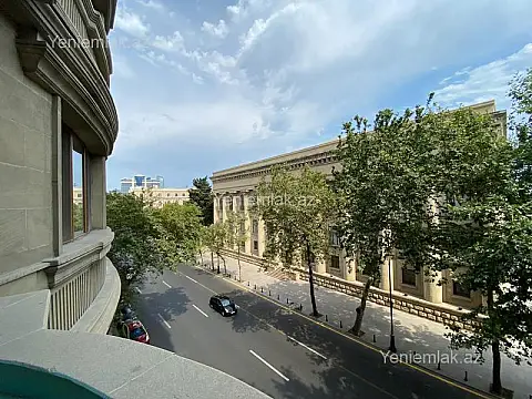 Satılır 4 otaqlı yeni tikili 153 m²