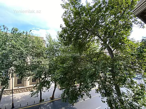 Satılır 4 otaqlı yeni tikili 153 m²