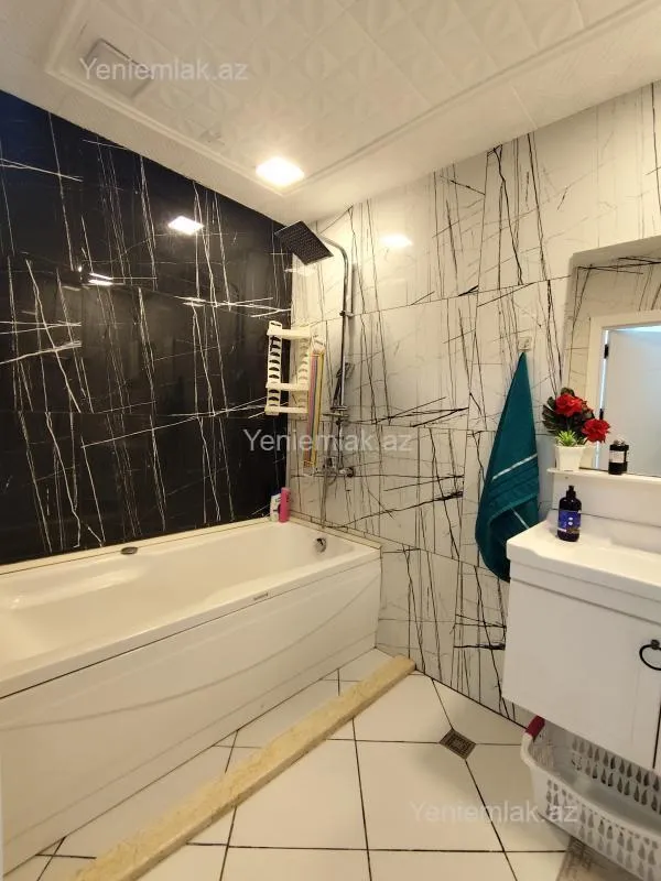 Satılır 3 otaqlı yeni tikili 110 m²