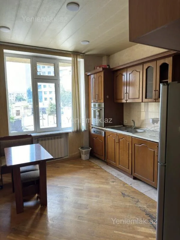 Satılır 4 otaqlı yeni tikili 160 m²