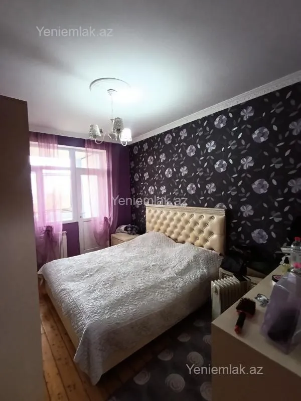 Satılır 4 otaqlı köhnə tikili 100 m²