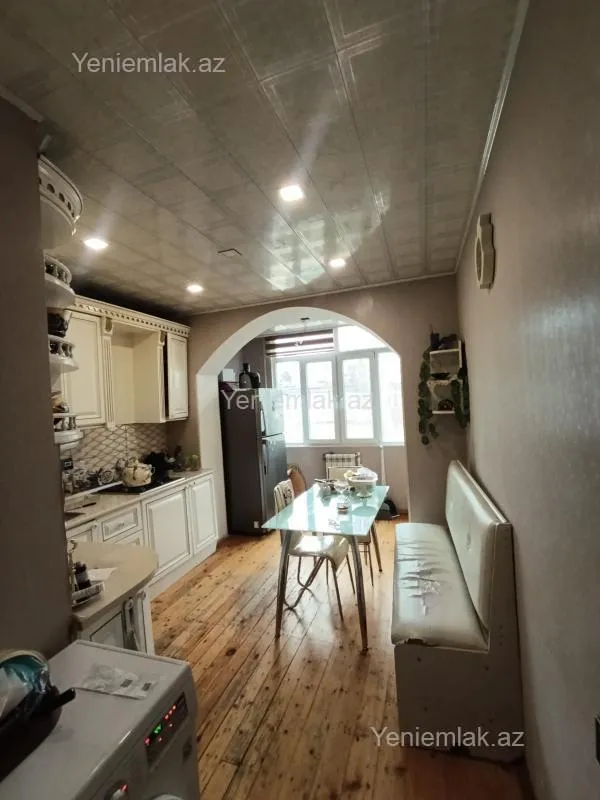 Satılır 4 otaqlı köhnə tikili 100 m²