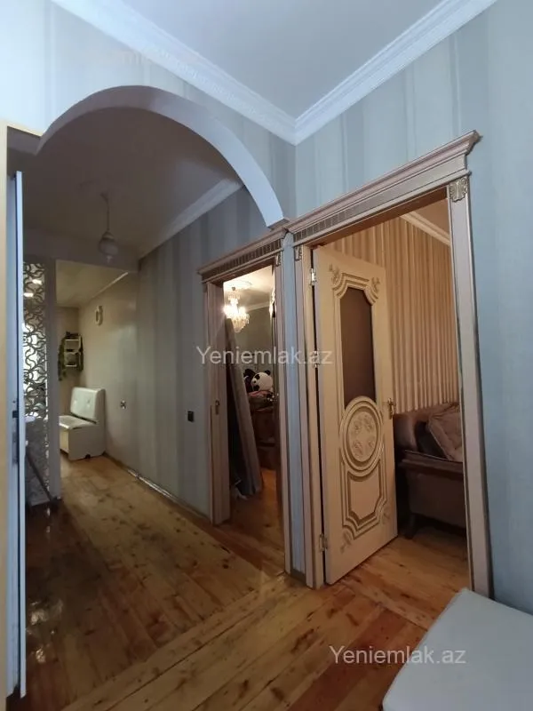 Satılır 4 otaqlı köhnə tikili 100 m²