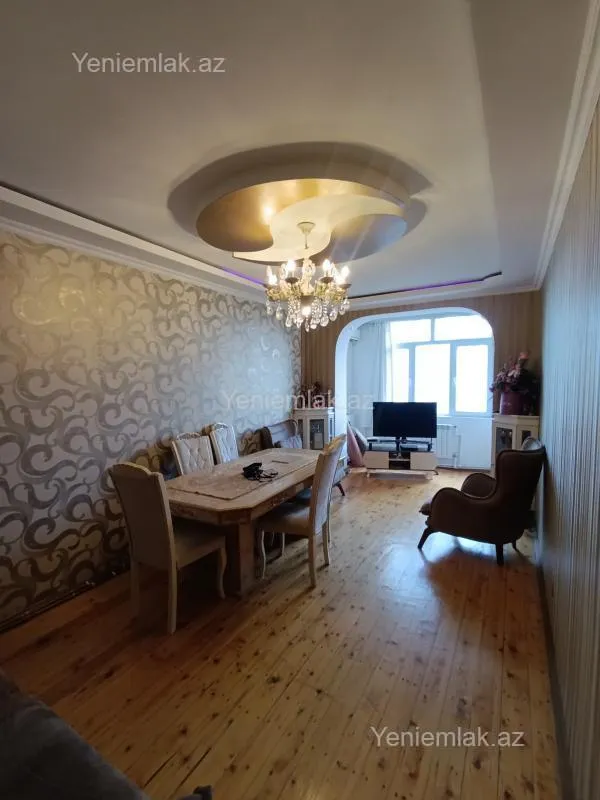 Satılır 4 otaqlı köhnə tikili 100 m²