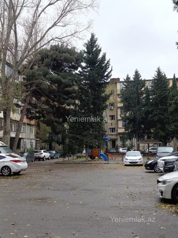 Satılır 4 otaqlı köhnə tikili 100 m²
