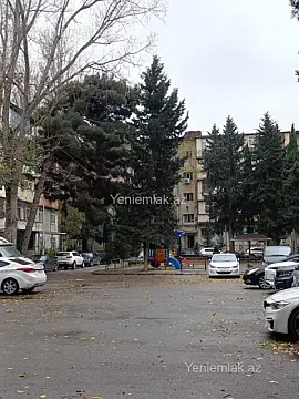Satılır 4 otaqlı köhnə tikili 100 m²